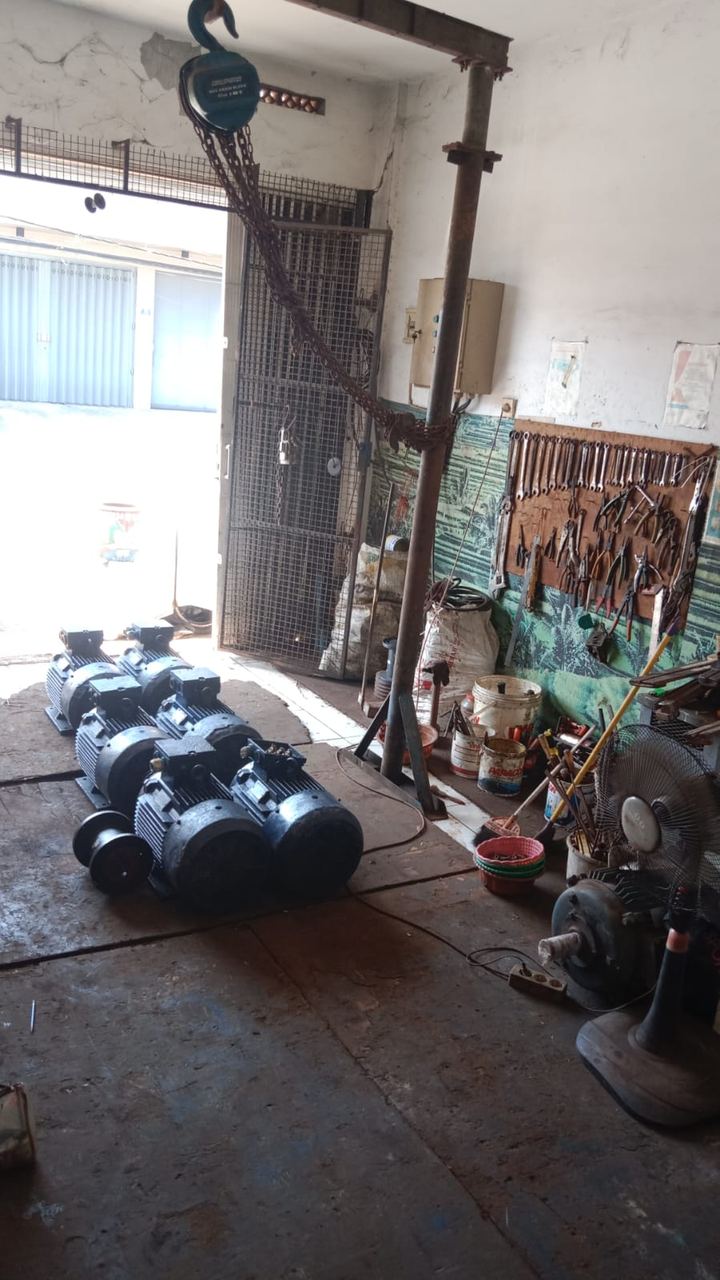 Elektromotor tiga fasa yang selesai diperbaiki di workshop CV. Globalindo Energy System